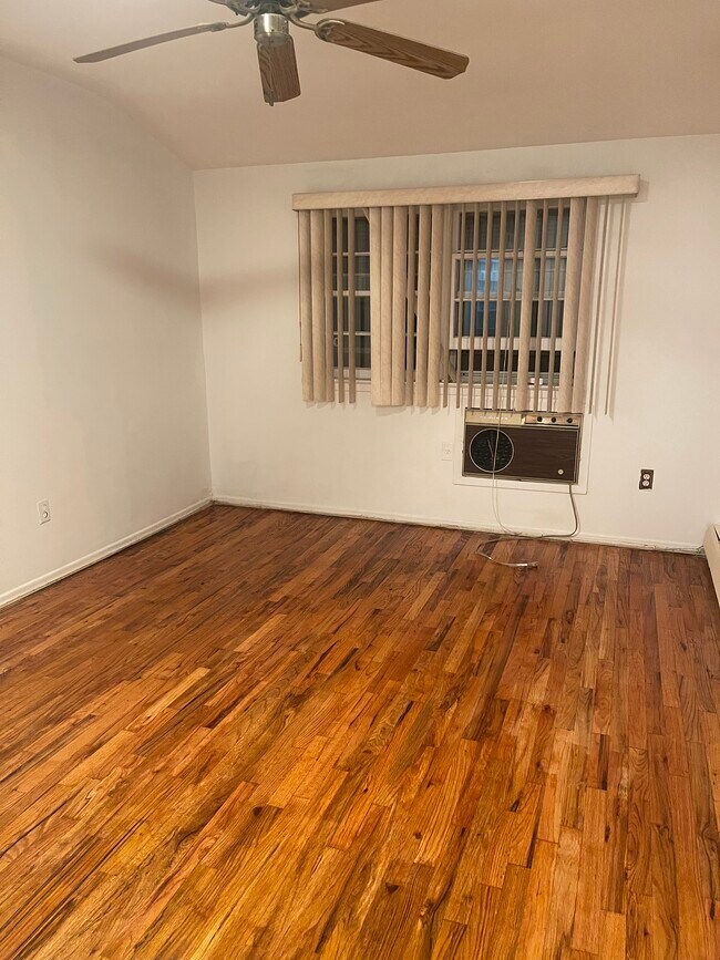 Master Bedroom - 2067 E 57th St