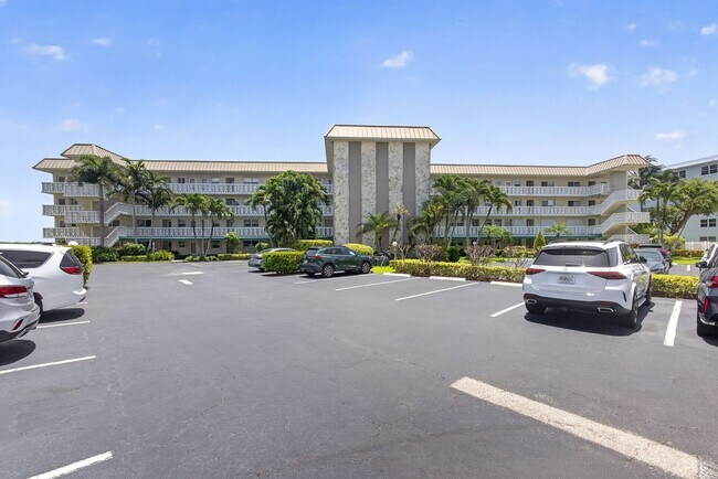 Building Photo - 52 Yacht Club Dr