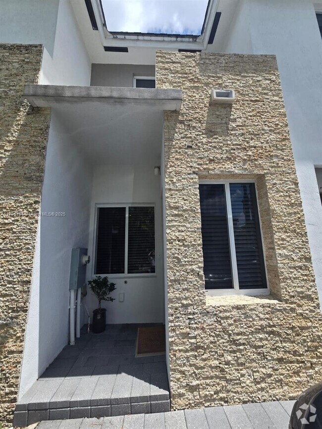 Building Photo - 17545 SW 150th Ct