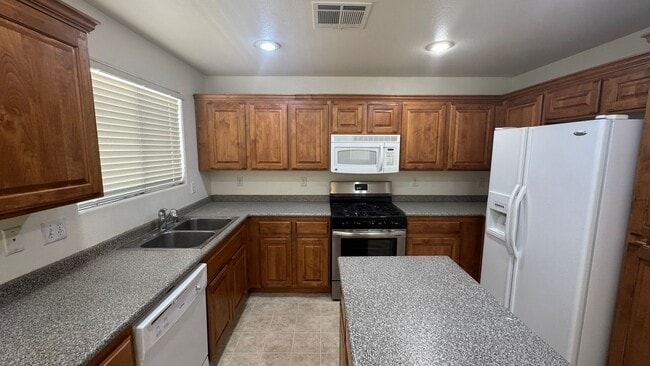 Building Photo - Welcome Home 3 or 4 BDRM SW Las Vegas