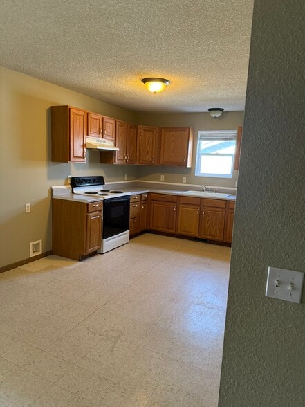 Kitchen - 2207 Roma Ln