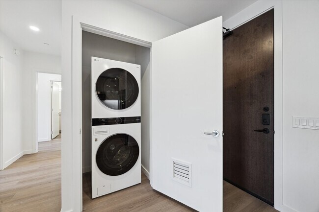 Building Photo - 1 Riva Row