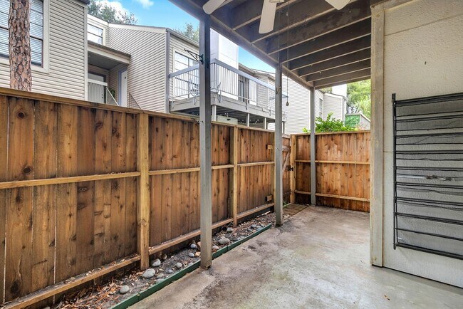 Building Photo - 9707 Richmond Ave.