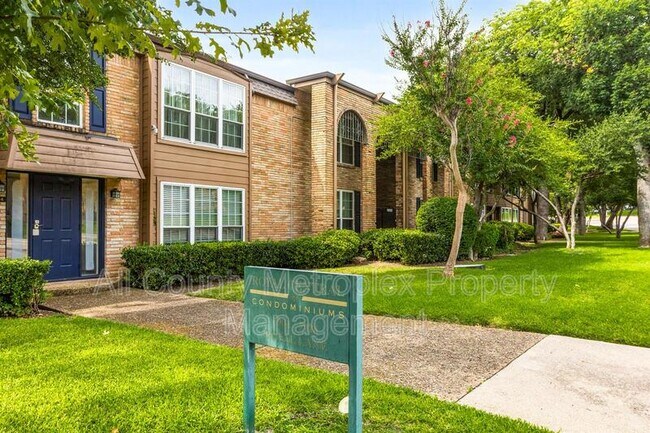 Building Photo - 7924 Royal Ln