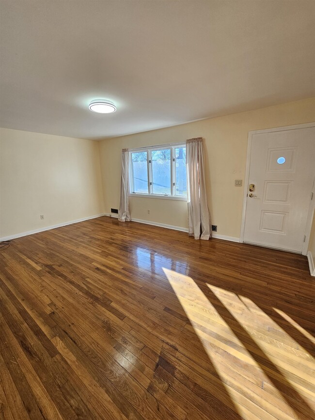 Building Photo - 122 Eckel Rd