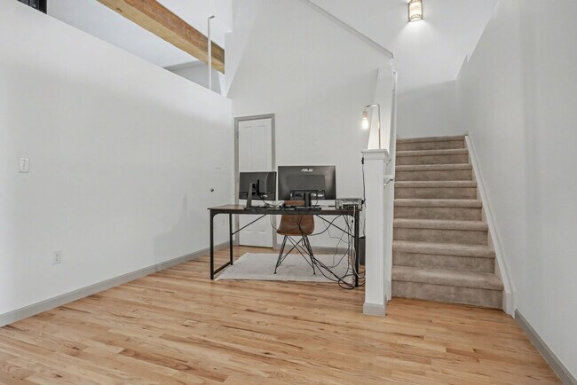 Building Photo - 1555 California St