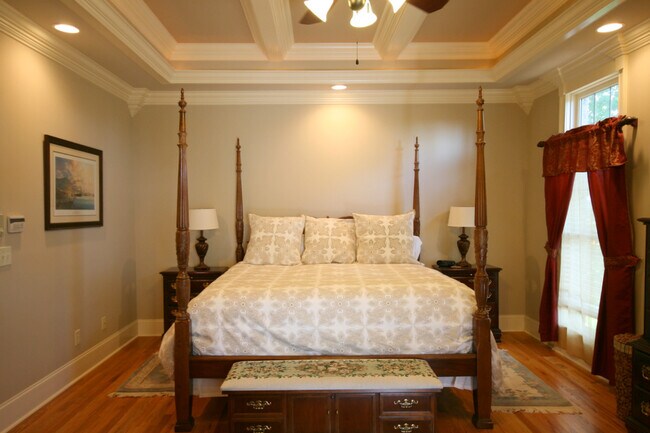 Building Photo - 27 Carriage Hill