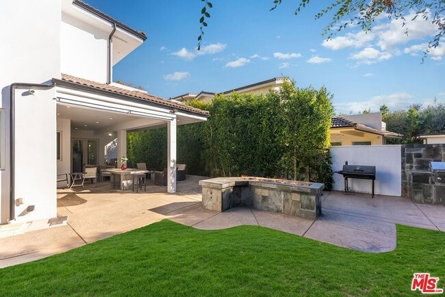 Building Photo - 345 S Saltair Ave