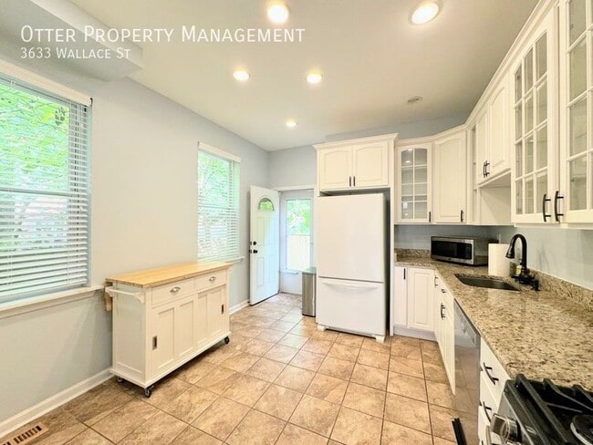 Building Photo - 3633 Wallace St