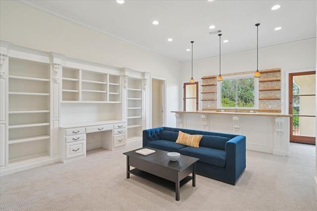 Building Photo - 6807 Lupton Dr