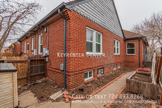 Building Photo - Renovated 2 Bed 2 Bath Duplex with Finishe...