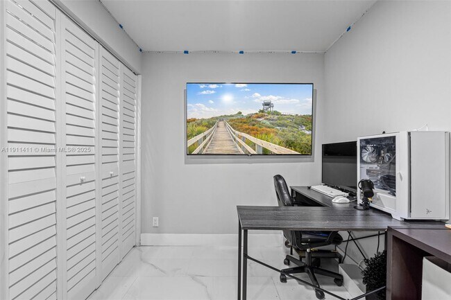 Building Photo - 8351 SW 39th Ct