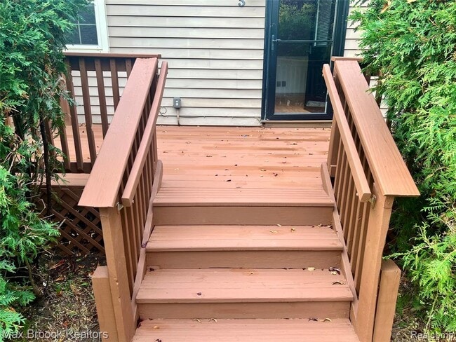 Building Photo - 615 Leon Rd