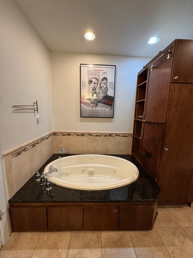 Building Photo - 301 Post Rd E