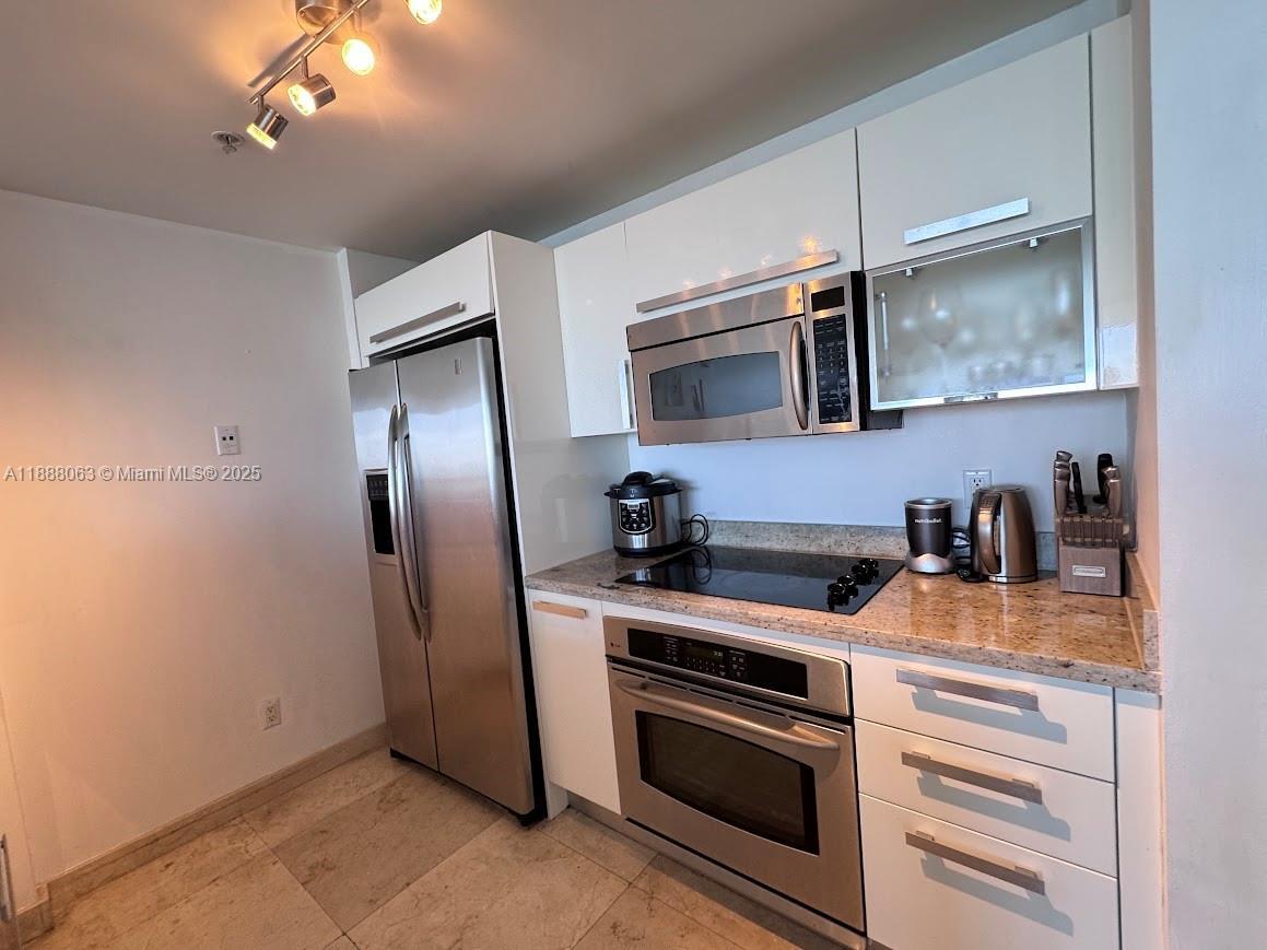 Building Photo - 601 NE 36th St