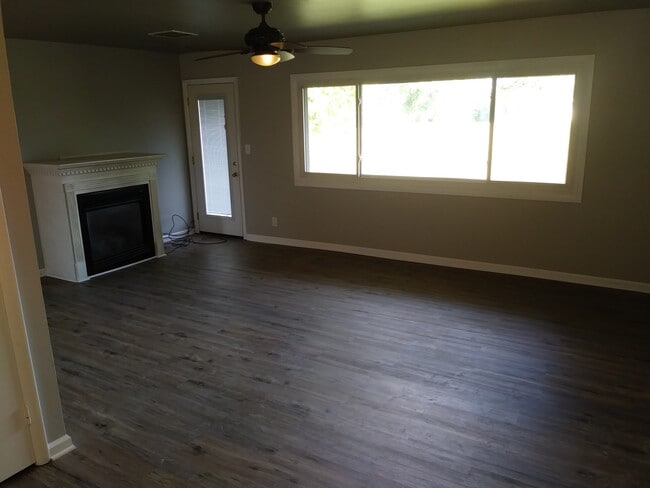 Building Photo - 123 Blank Rd