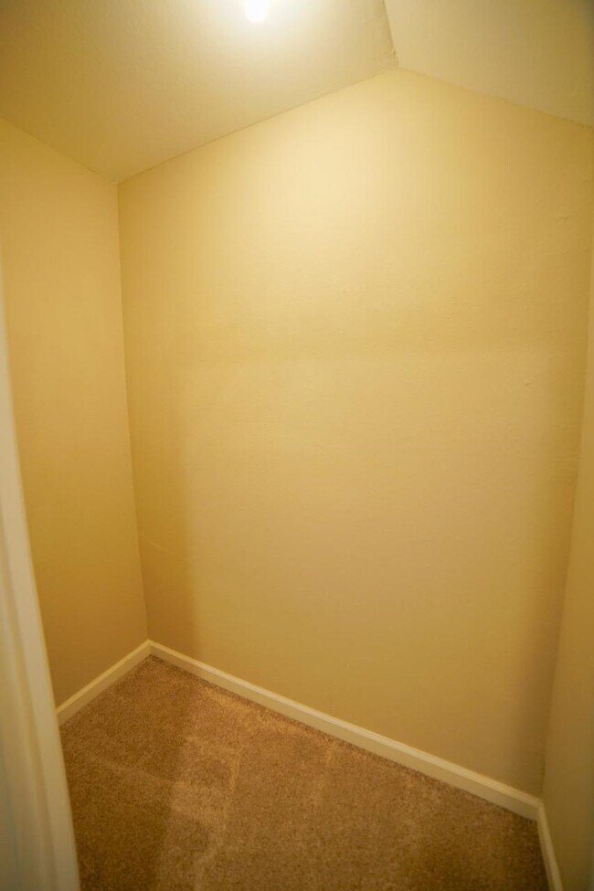 Building Photo - 741 White Dr