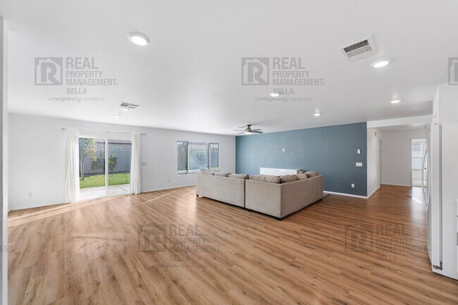 Building Photo - Spacious 4-Bed, 2-Bath Open-Concept Home i...