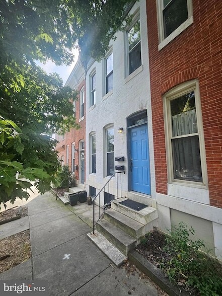 Building Photo - 2215 E Fairmount Ave