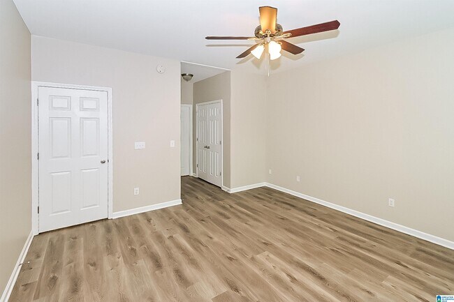 Building Photo - 2048 Fairbank Cir