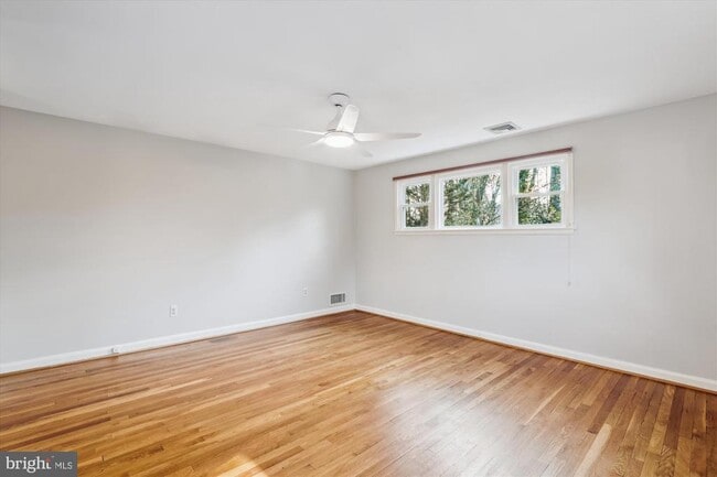 Building Photo - 6154 Beachway Dr