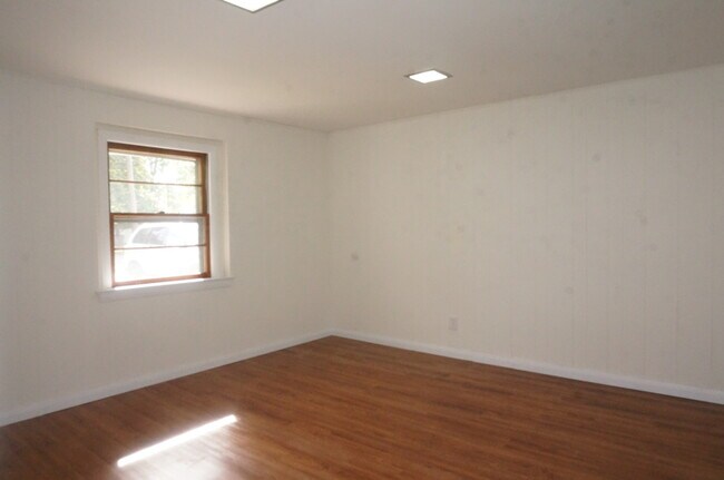 Building Photo - 28 Belmont Dr