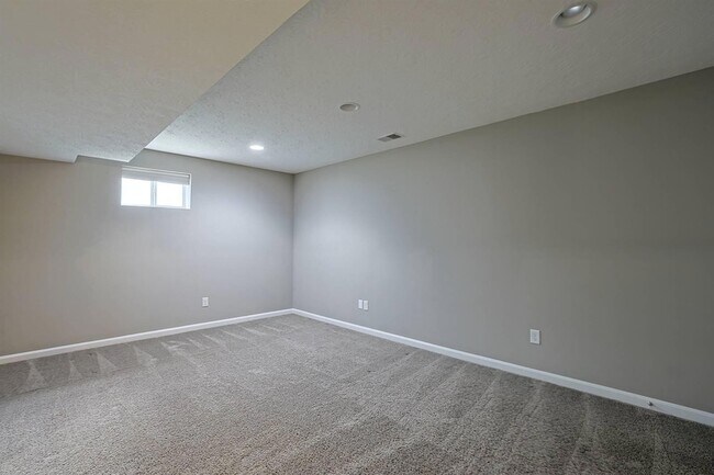 Building Photo - 6545 Cannondale Dr