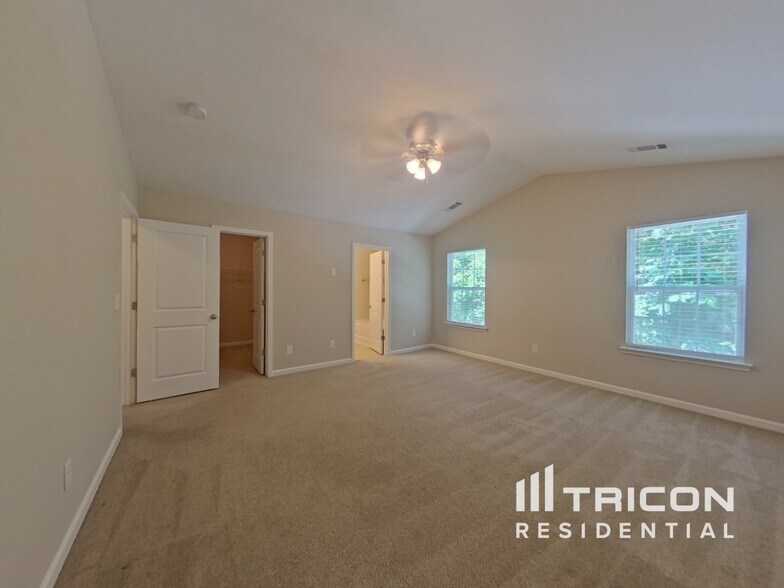 Building Photo - 5936 Sanders Farm Ln