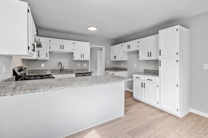 Building Photo - 325 Eastwood Dr