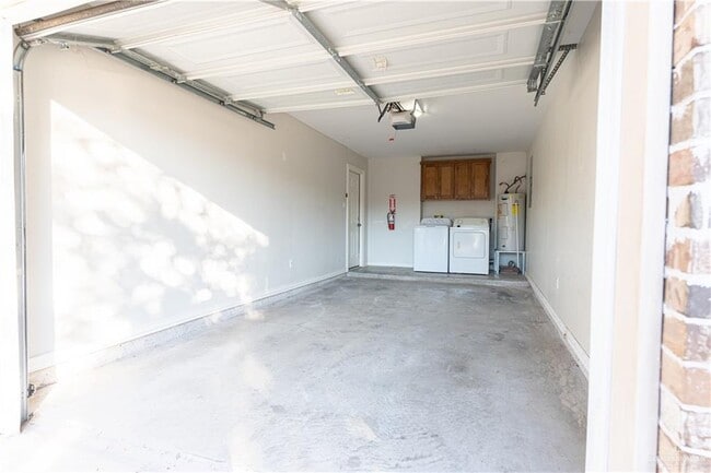 Building Photo - 17 Jade St