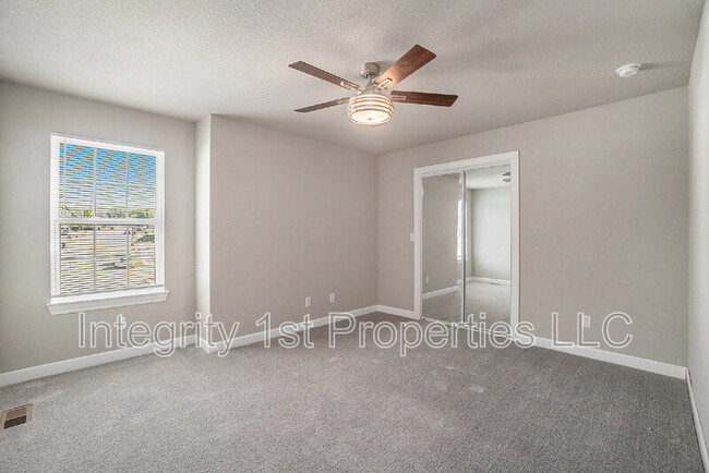 Building Photo - 6311 NE 44th St