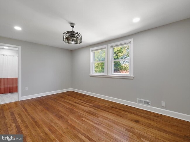Building Photo - 4502 Elmwood Rd
