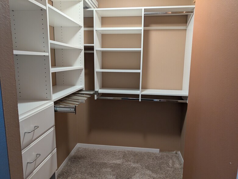 Closet - 1625 Larimer St