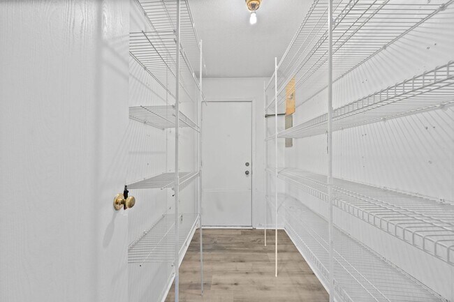 Building Photo - Summerside Ohio- 3 bed, 1 bath, Fenced Yard & Car Port