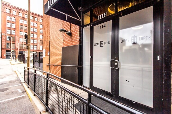 Building Photo - Gorgeous Studio-style Loft-Ask About our Move in Special!!!