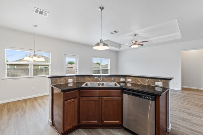 Building Photo - 8011 Fieldstone Dr