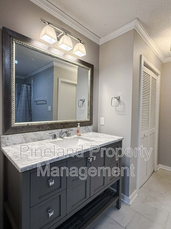 Building Photo - 413 Watergap Dr