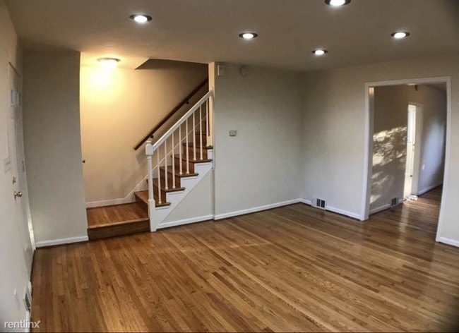 Building Photo - 3 br, 1.5 bath Townhome - 4522 Marble Hall Rd