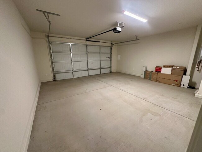 Building Photo - 13726 W Whisper Rock Trail