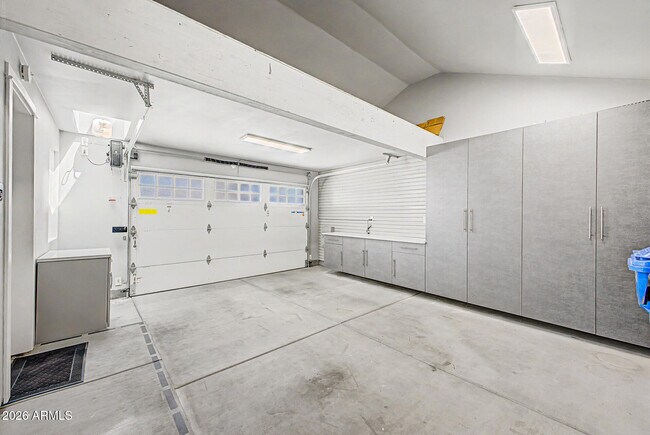 Building Photo - 521 W Mariposa St