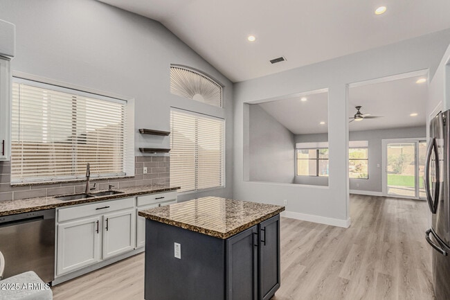 Building Photo - 6410 W Buckskin Trail