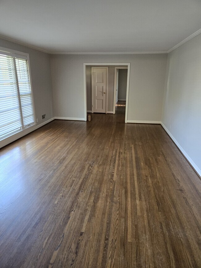 Building Photo - One-level living!