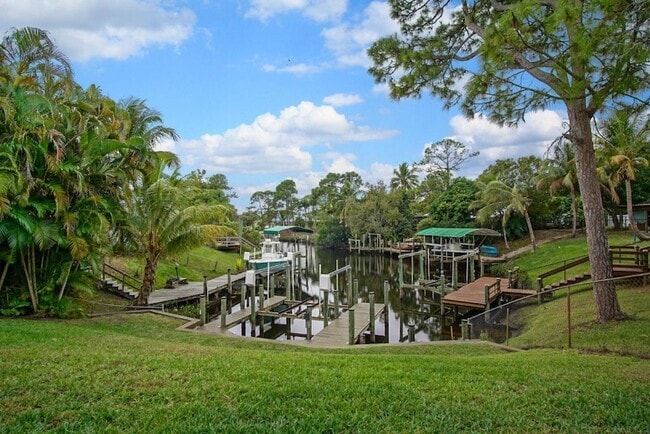 Building Photo - 1232 SW Knollwood Dr