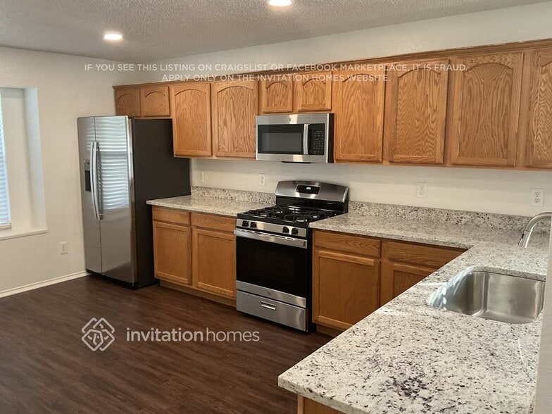 Building Photo - 2817 Goldfinch Dr