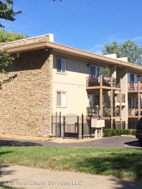 Primary Photo - 3957-3957 Warwick Blvd