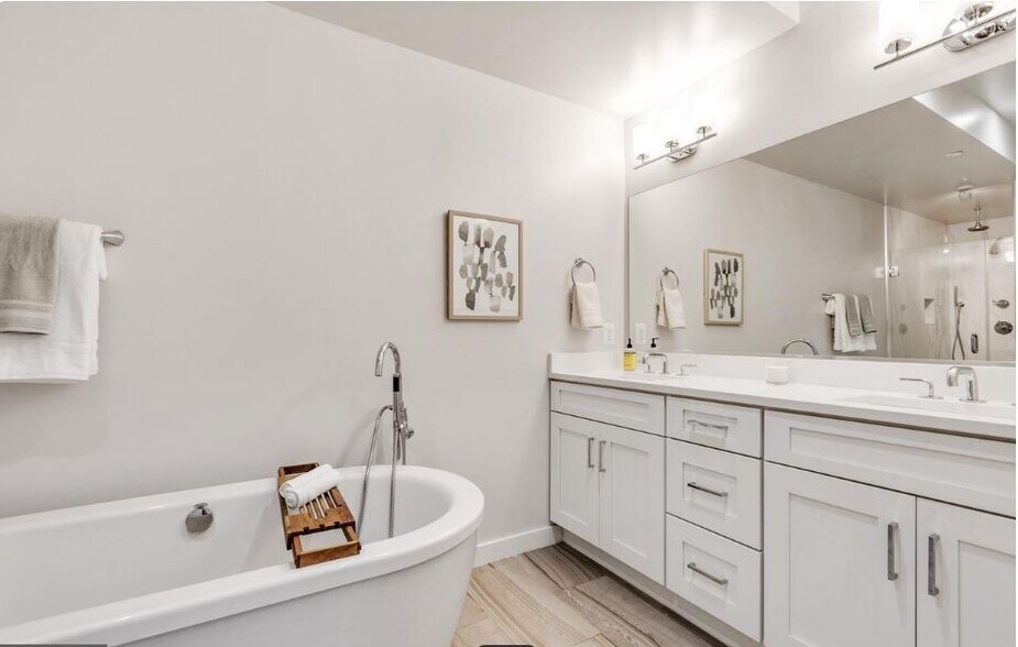 Master Bath - 3919 Fulton St NW
