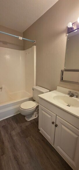 Building Photo - 650 Central Ave