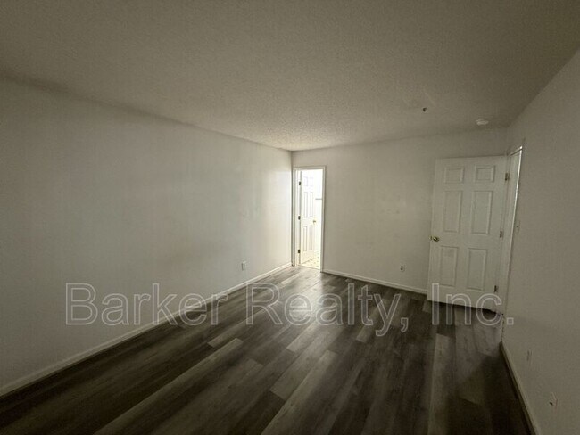 Building Photo - 2925 Golden Oak Ct