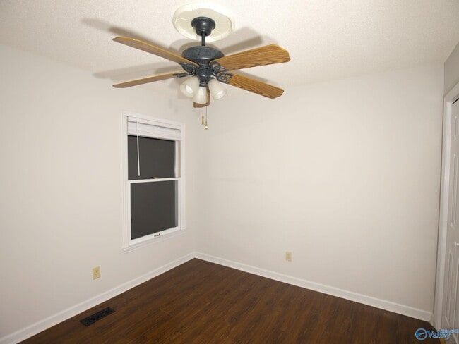 Building Photo - 104 Victoria Dr