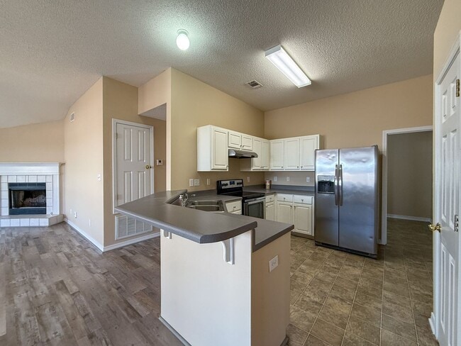 Building Photo - 3 Bedroom 2 Bath Brick Home in Milton!